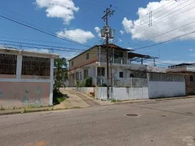 En Puerto Ordaz, venta de amplia casa familiar, en Caujaro