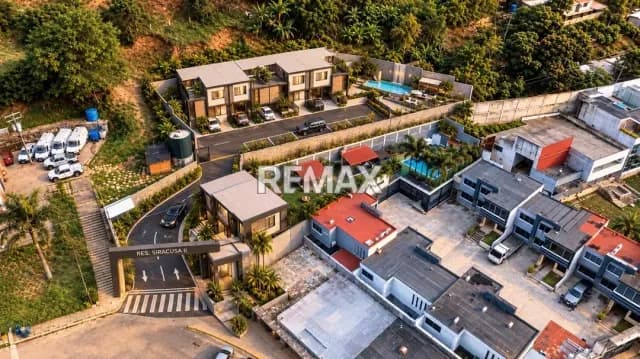 Moderno Townhouse en venta Nro 3 en Siracusa II en Carmania a estrenar