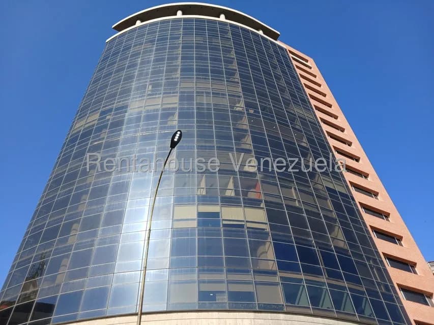 Comercial (Local Comercial) en Alquiler en Los Dos Caminos, Distrito Metropolitano