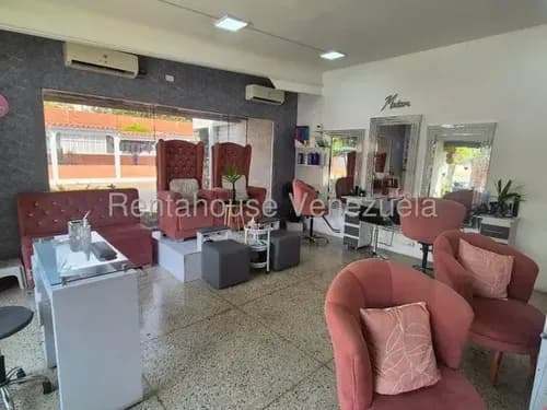 Daniela Linarez Vende Bello Local Comercial Con Hermosa Fachada, Puerta De Vidrio, Piso De Cemento, Tanque Subterráneo, Cámaras De Seguridad Perimetral, Este De Barquisimeto