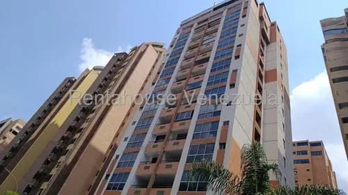 Hermoso Y Practico A Partamento, Totalmente Amoblado Y Equipado, 2 Habitaciones, 2 Banos, 2 Puestos De Estacionamiento. Ubicado Al Frente De Amplia Y Extensa Zona Verde,