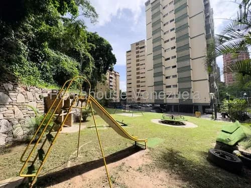 Venta De Apto. En El Marqués. Importante Agua Constante 26-20673