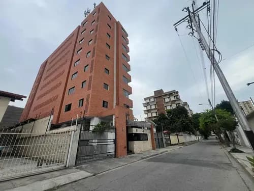 Apartamento En Venta De 120mts Urb Los Caobos Maracay 25-18708 Avel