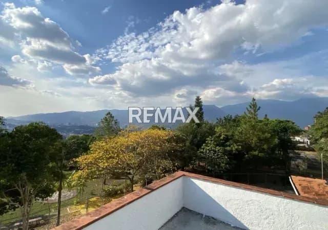 Excelente Casa en Colinas de Santa Monica- Caracas con Vista al Ávila. Calle ciega