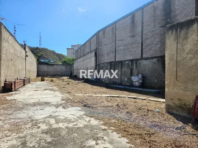 Terreno calle Libertad de Maracay
