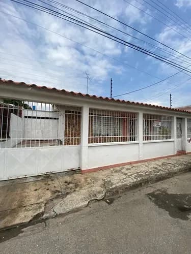 Mml Casa Urb. Los Naranjos Detrás De Tijerazo A 1 Cuadra De La Av Bolivar, 120.000$ Clientes Directos !!!