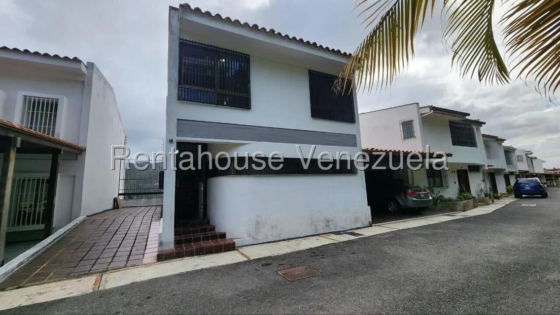Casa (Duplex) en Alquiler en Los Naranjos del Cafetal, Distrito Metropolitano