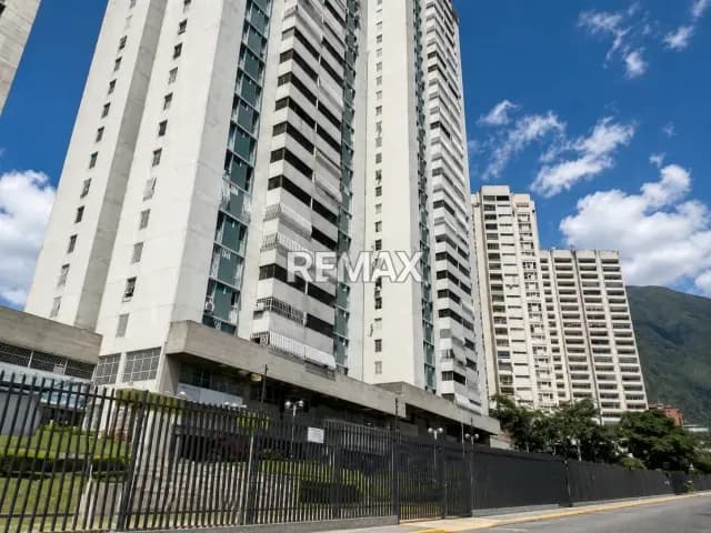 Apartamento en Venta remodelado de 82m² – Los Dos Caminos con Vista al Ávila