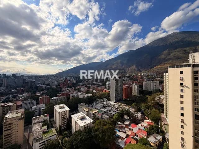 Impecable Apartamento en Venta remodelado de 82m² – Los Dos Caminos con Vista al Ávila