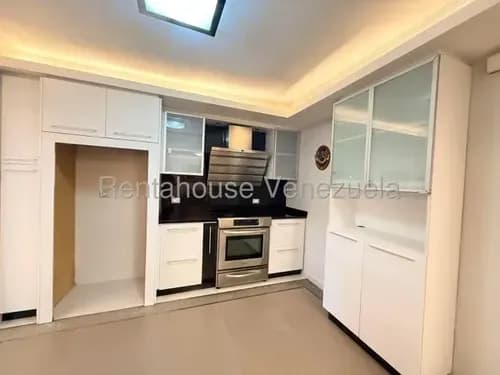 Tg Apartamento En Venta En La Castellana, Excelente Planta Baja Con Acabados De Lujo 26-19104