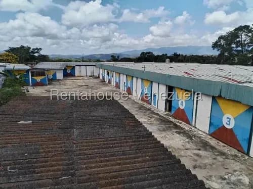 Terreno Con Galpones Apartamentos Oficina Comedor Parrillera Pozo De Agua Y Tanque De Agua