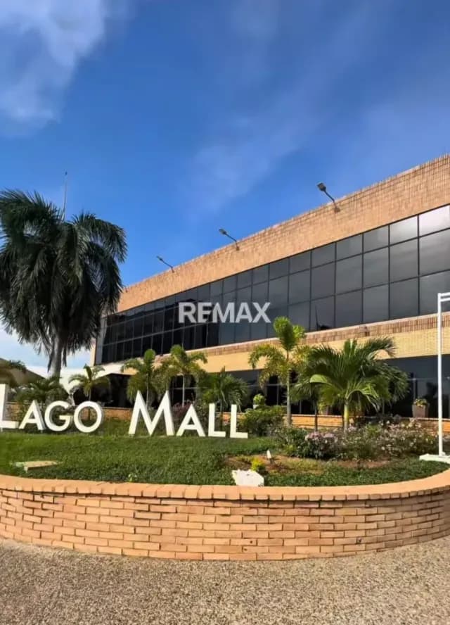 Vendo local comercial en Feria de Comida Centro Comercial Lago Mall.