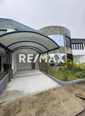 Casa en venta Urbanización Anarú en la castellana.