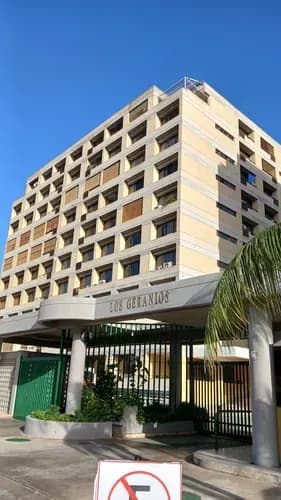 Res. Los Geranios. Amplio Apartamento Totalmente Equipado Y Amoblado.