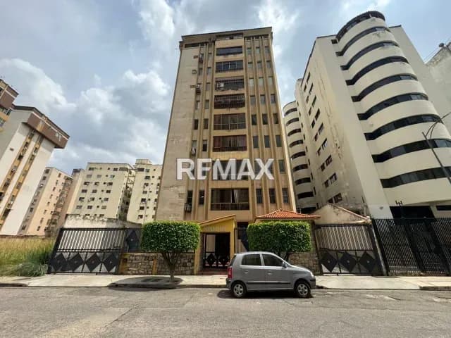 Se vende apartamento en la Urb, Prebo. Resd. ROLIZ III para remodelar