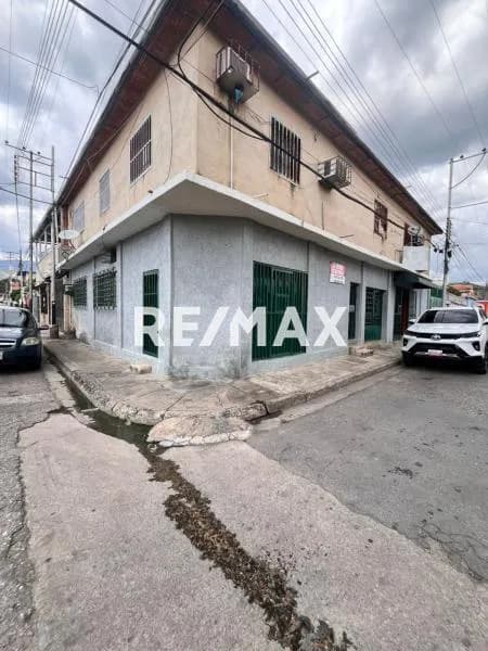 CASA EN VENTA Casa de Dos Niveles mas Local Comercial en Los Olivos Nuevos