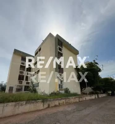 EN VENTA APARTAMENTO EN EL CONJ. RES. EL PINAR.