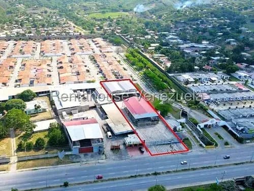 Maritza Lucena Alquila Magnífico Galpón En Avenida Intercomunal Cabudare, Cuenta Con Una Infraestructura De Oficinas Modernas,
