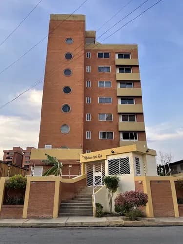 En Venta Apartamento Remodelado En El Edificio Colina Del Sol Sector Colinas De Neveri En Barcelona