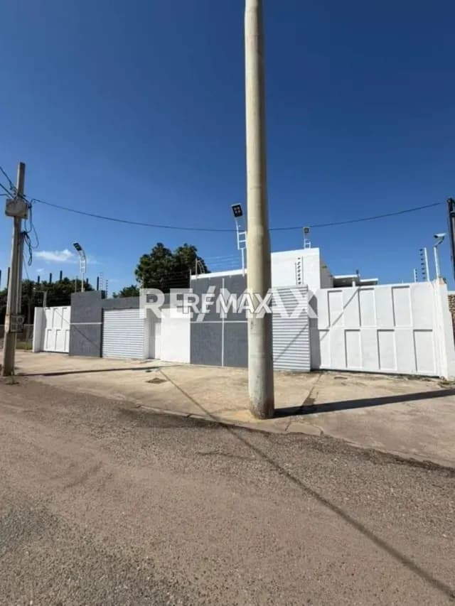 Quinta con Oficinas en Alquiler Pueblo Nuevo