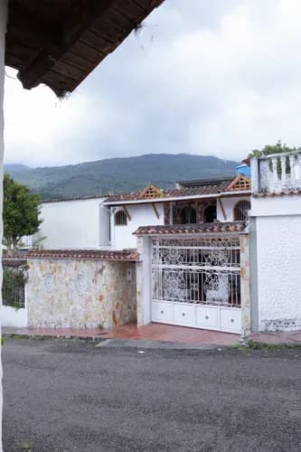 Casa Quinta En Barrio Sucre, Urbanización Bajumbal