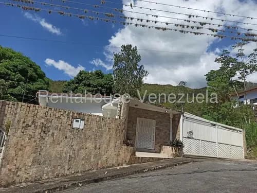 Casa Quinta En Venta En Urbanización El Castaño Maracay Lista Para Firmar Invierte Seguro Piso De Porcelanato Cocina Empotrada Grande Cómodo Nela 25-1318