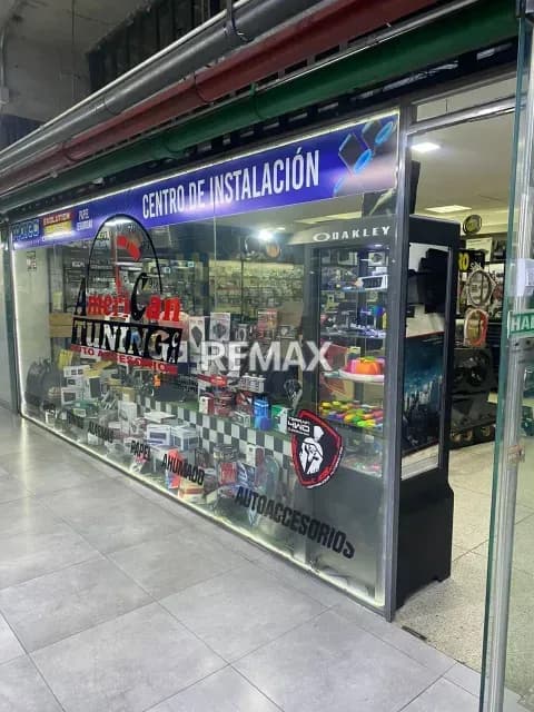 SE TRASPASA CON INVENTARIO LOCAL COMERCIAL EN EL C.C LAS AMERICAS