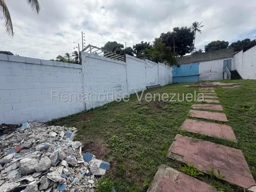 Terreno En Excelente Ubicación En Calle De Servicio, Discreto, Consta De 247.99 Mts2 En Este De Barquisimeto, Lara / Y /v*y