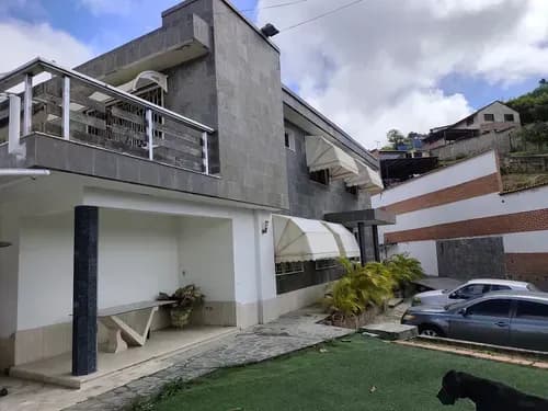 Estupenda Casa En Venta Ubicada Mas Dos (2) Locales Comerciales A Orilla De Calle En La Urbanización La Morita San Antonio De Los Altos Rz