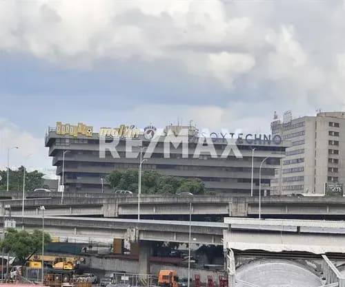 Oficina En Alquiler Pirámide Invertida 48mts