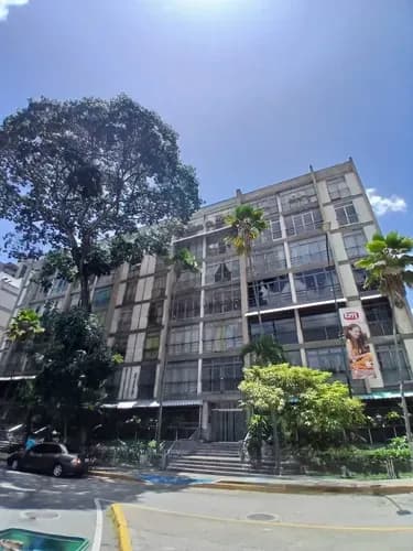 Vendo Bello Y Bien Situado Apto. Urb Bosque. Mun Chacao 121 M2