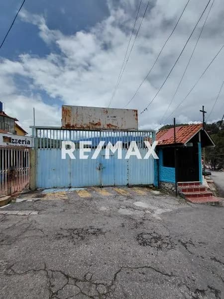 Locales Comerciales con Terreno en Venta- Los Chorros de Milla