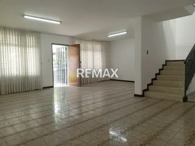 EN ALQUILER LA TRINIDAD - CASA 195 MTS²