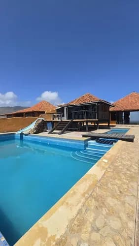 Puerto Real. Casa En Venta Estilo Caribeño, Con Acceso Directo A La Playa. Oportunidad