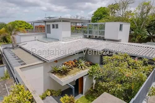 Casa Remodelada En Alquiler Lista Para Mudarte En Altamira, 1705m2, 4h, 7b, 4p, Terraza, Patio, Jardín, Planta Eléctrica, Calle Cerrada, Vigilancia 24h, Vista Al Avila, Mls #26-11785 Bm
