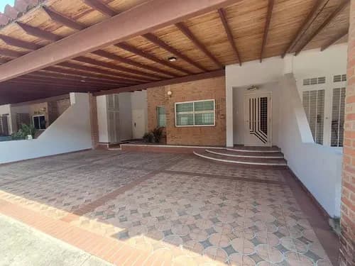 Townhouse Amoblado En San Diego Las Trinitarias La Cumaca