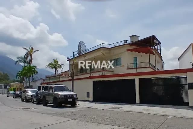 VENTA DE CASA BIFAMILIAR EN LAS PALMAS