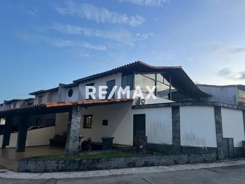 En Venta Espectacular Quinta en Urb. Casa de Campo