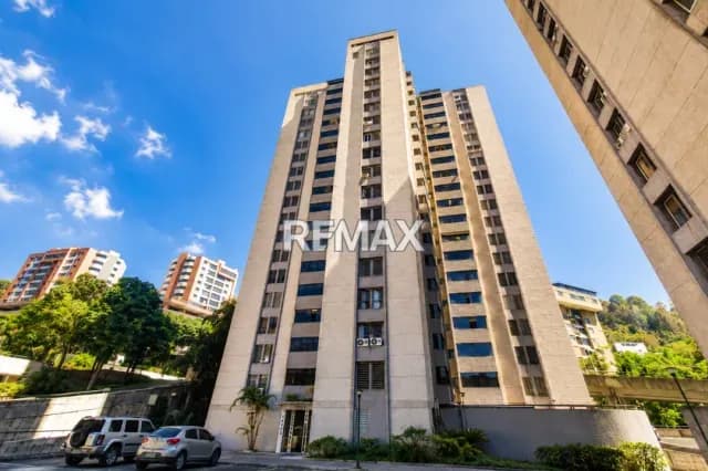 Venta de Apartamento Remodelado Urb La Boyera, 84Mt2,3H,2B,2E 26-51