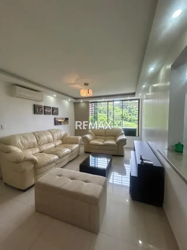 APARTAMENTO EN ALQUILER UBICADO EN COLINAS DE LA TAHONA, BARUTA, CARACAS.