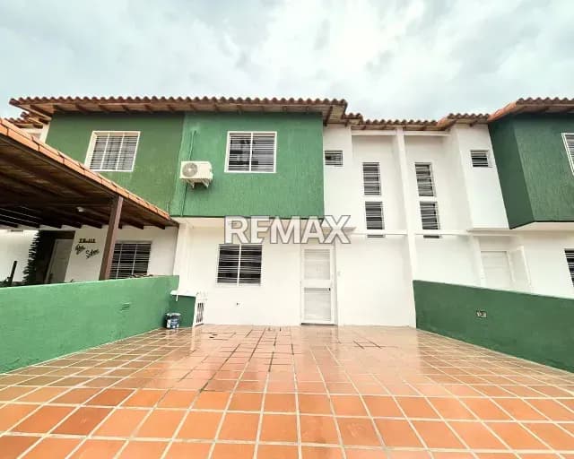 LINDO TOWN HOUSE EN LA URBANIZACIÓN LOMAS DE MARGARITA, ISLA DE MARGARITA