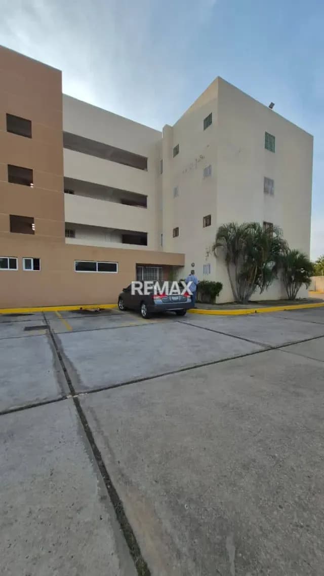 VENDE APTO EN URB. LA PAZ