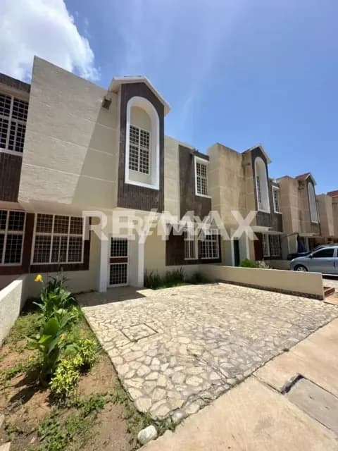 TOWNHOUSE EN VENTA EN VILLA NUESTRA SEÑORA DE FÁTIMA ZONA NORTE EN MARACAIBO