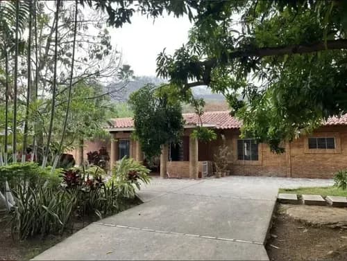 Casa En Venta En Colinas De Guataparo Ls