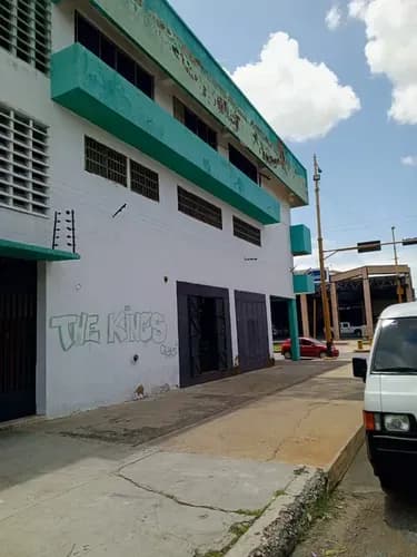 Se Vende Local En Av. Las Ferias Valencia Ns