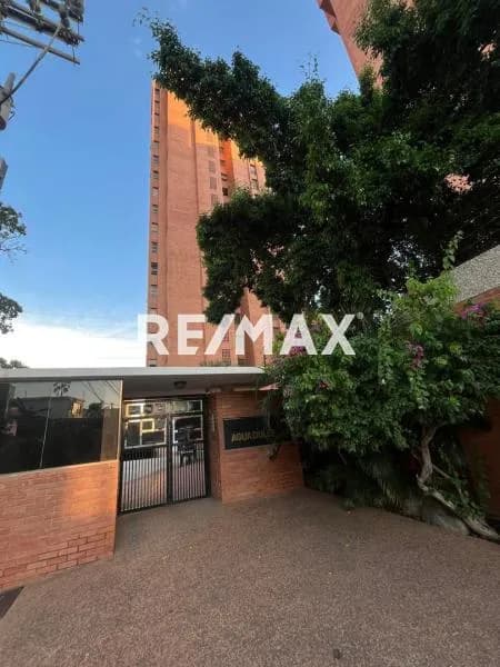 Se vende Hermoso y amplio apartamento en Agua Dulce, sector la Lago
