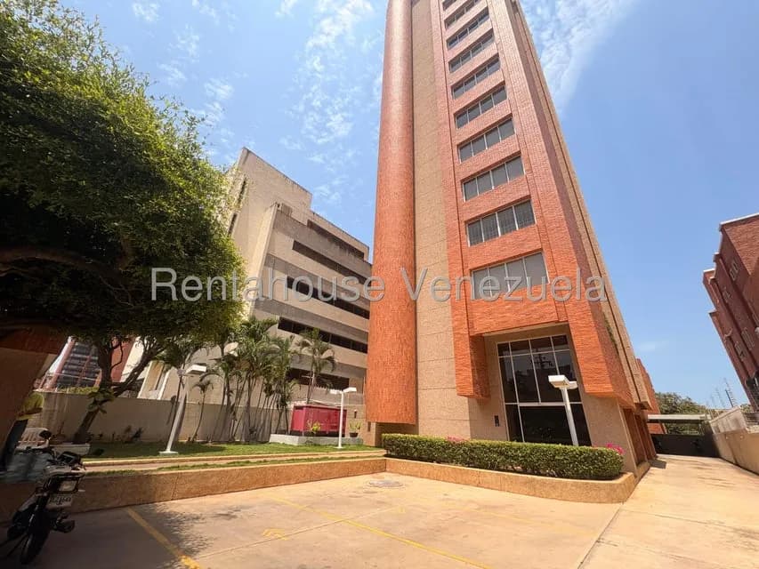 Apartamento (Multiples Niveles) en Venta en La Lago, Zulia