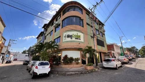 Xv, Edificio Comercial Ubicado En El Sector Barrio San Carlos De Barrio Obrero Actualmente Hotel Mon Cricket.