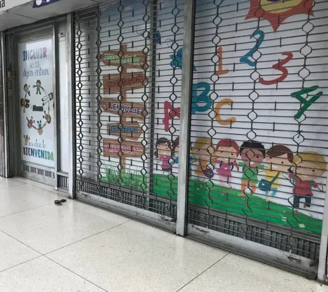 Alquiler Local Comercial en Ubicación Imbatible Edif Los Sauces Av. Bolívar Norte Valencia al frente de El Tijerazo