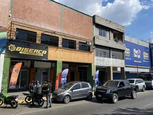 Local Comercial Ideal Para Consultorio Medico Oficina Av Las Ferias Av Lara Valencia Fp